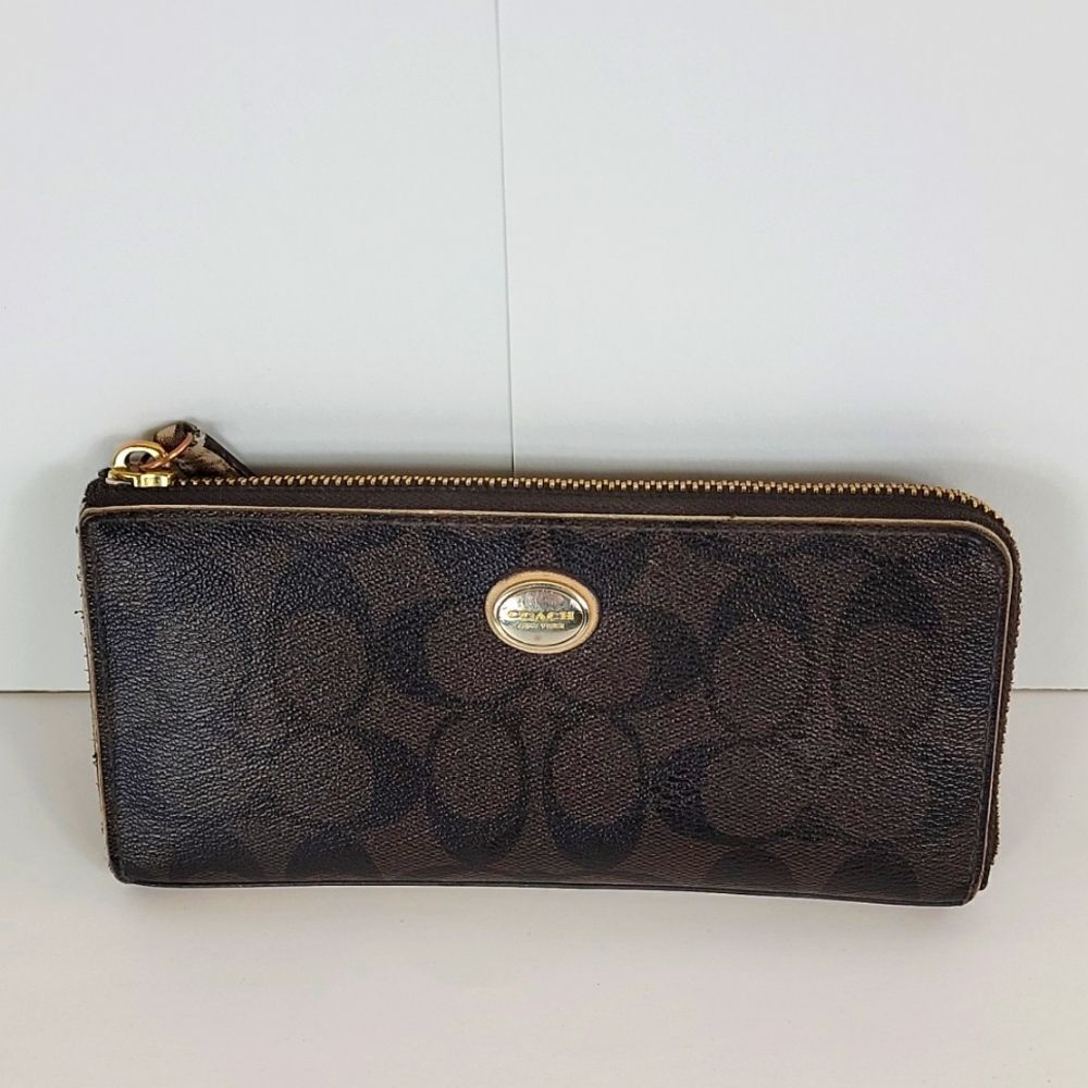 CoachPeyton Signature Slim Zip Around F50174. - Picture 4 of 9